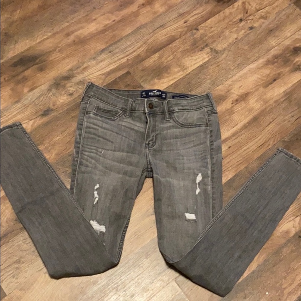 Hollister Women’s Skinny Jeans in Faded Gray with Distressed Details